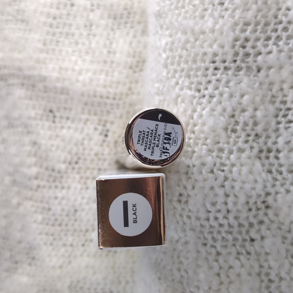 ICONIC London Triple Threat Mascara in Black, 9ml/0.30fl oz - Picture 3 of 10